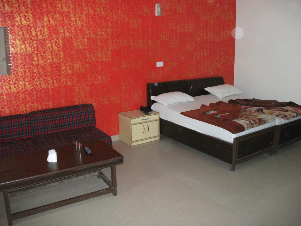 Shalimar Hotel Ню Делхи Стая снимка